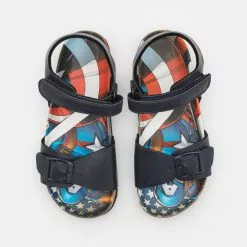 Friboo MARVEL CAPTAIN AMERICA STRAPPY SANDALS UNISEX - Riemensandalette - Dark Blue 11 Friboo MARVEL CAPTAIN AMERICA STRAPPY SANDALS UNISEX - Riemensandalette - Dark Blue -Fribo Stil Geschaft b046cd78c0434d58a3b89d7fef38823f